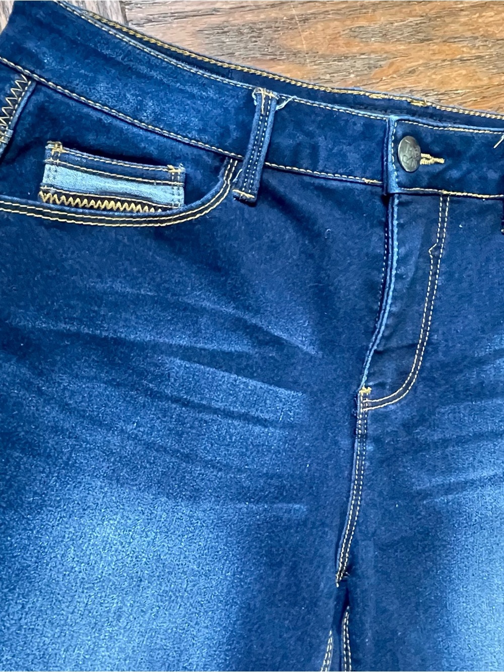 New THORN size 12 Navy blue denim mid-rise shorts ~ embroidered pockets - Picture 4 of 7